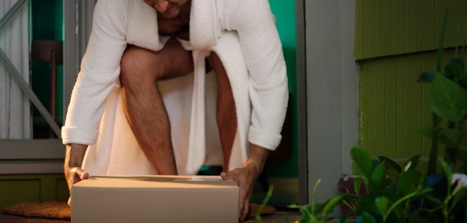 LHYL TVC stills 10 discreet delivery 940x450